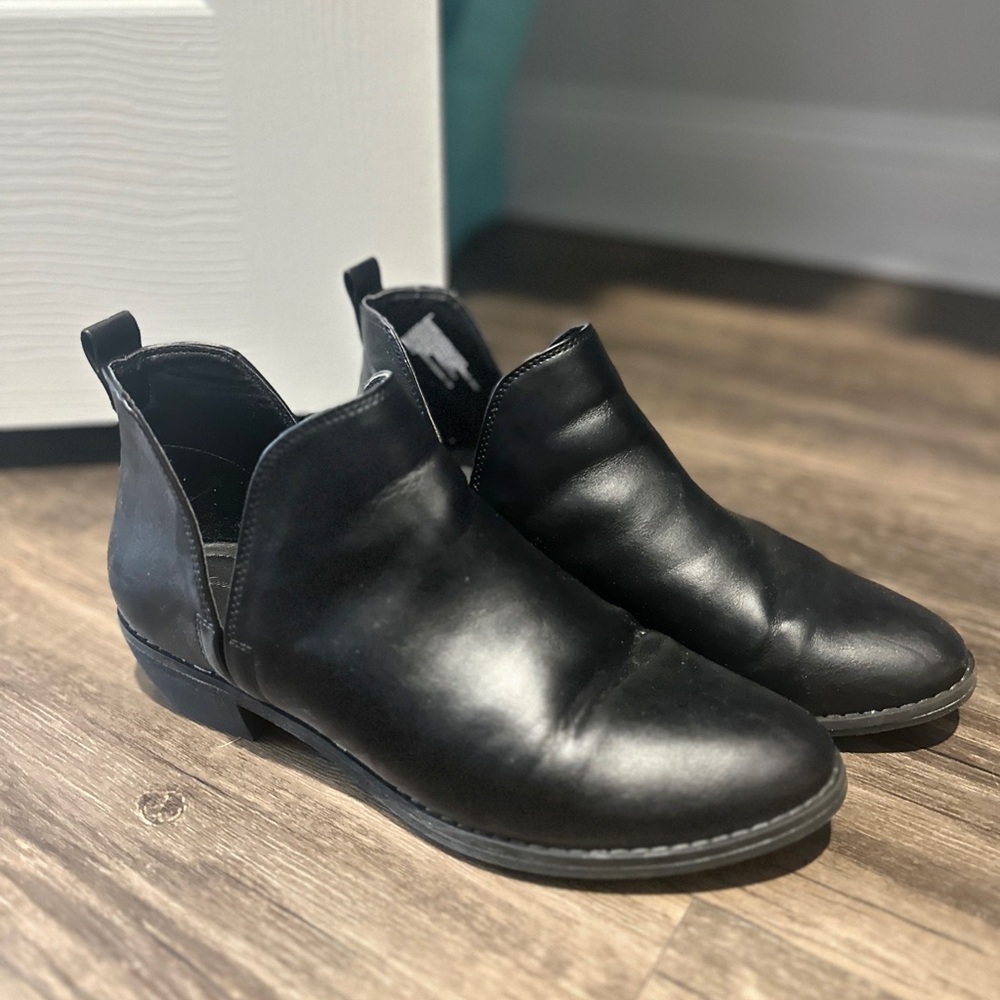 Universal Thread Black Ankle Booties with Side Cutouts